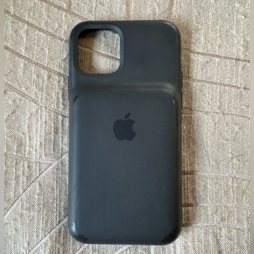 iPhone 11 Pro Silicone Charging Case